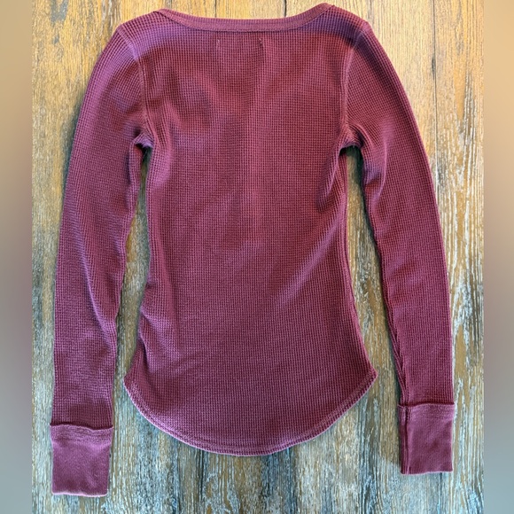 Abercrombie & Fitch Women’s Maroon Henley Waffle Knit Top Size XS - Picture 2 of 10